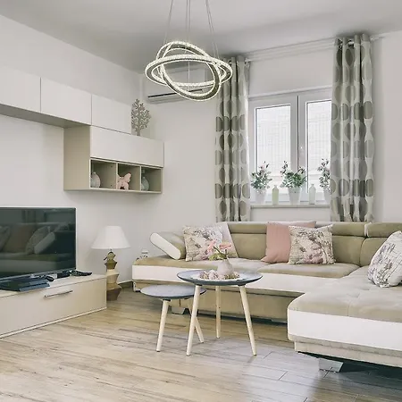 Mit Privatem Pool, Wlan, Sonnenliegen, Terrasse Und Eigenem Grillbereich Vakantiehuis Pula